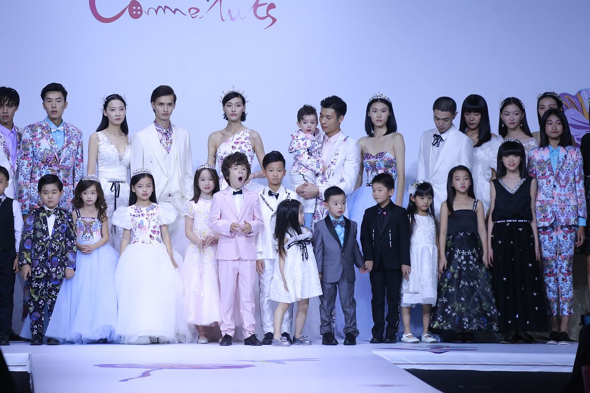 2017年11月4日,北京,2018春夏中国国际时装周:comme tu es·刘嘉 品牌