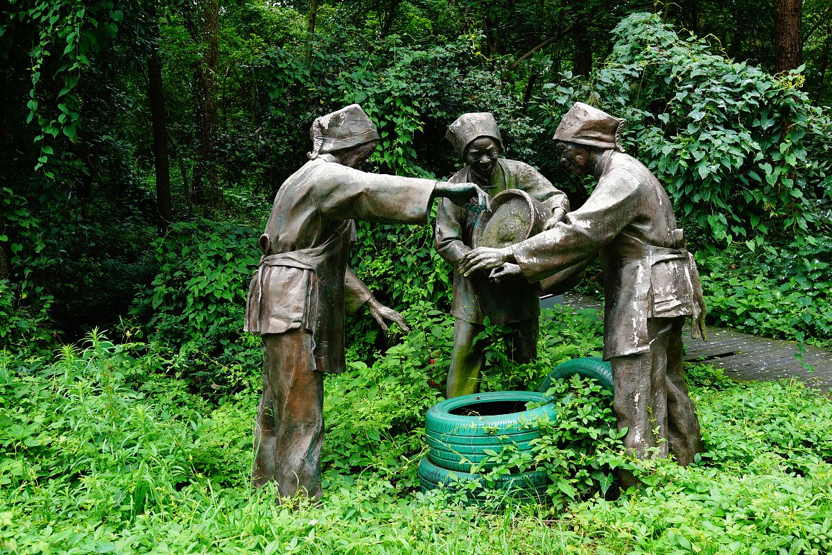 贵阳幼儿师范高等专科学校音乐表演专业就业方向：演出、教育、音乐制作等
