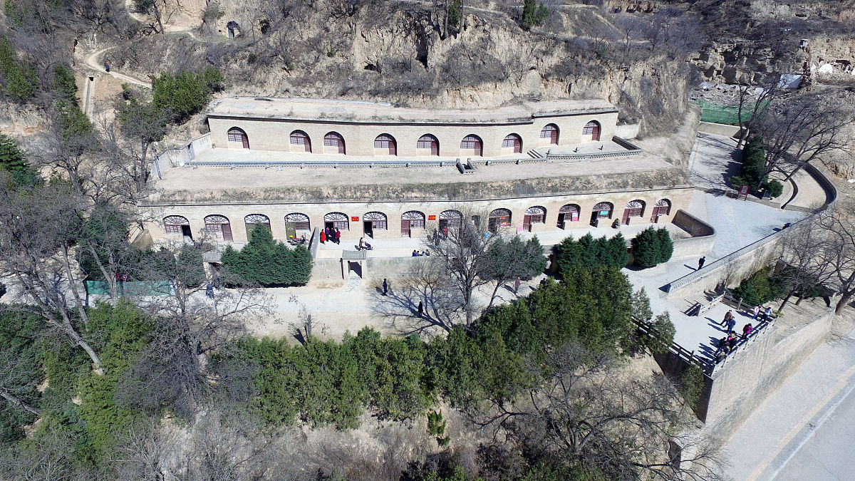 论述延安市杨家岭红色旅游基础配套设施现状不少于500字旅游设施存在一些需要完善的地方。
