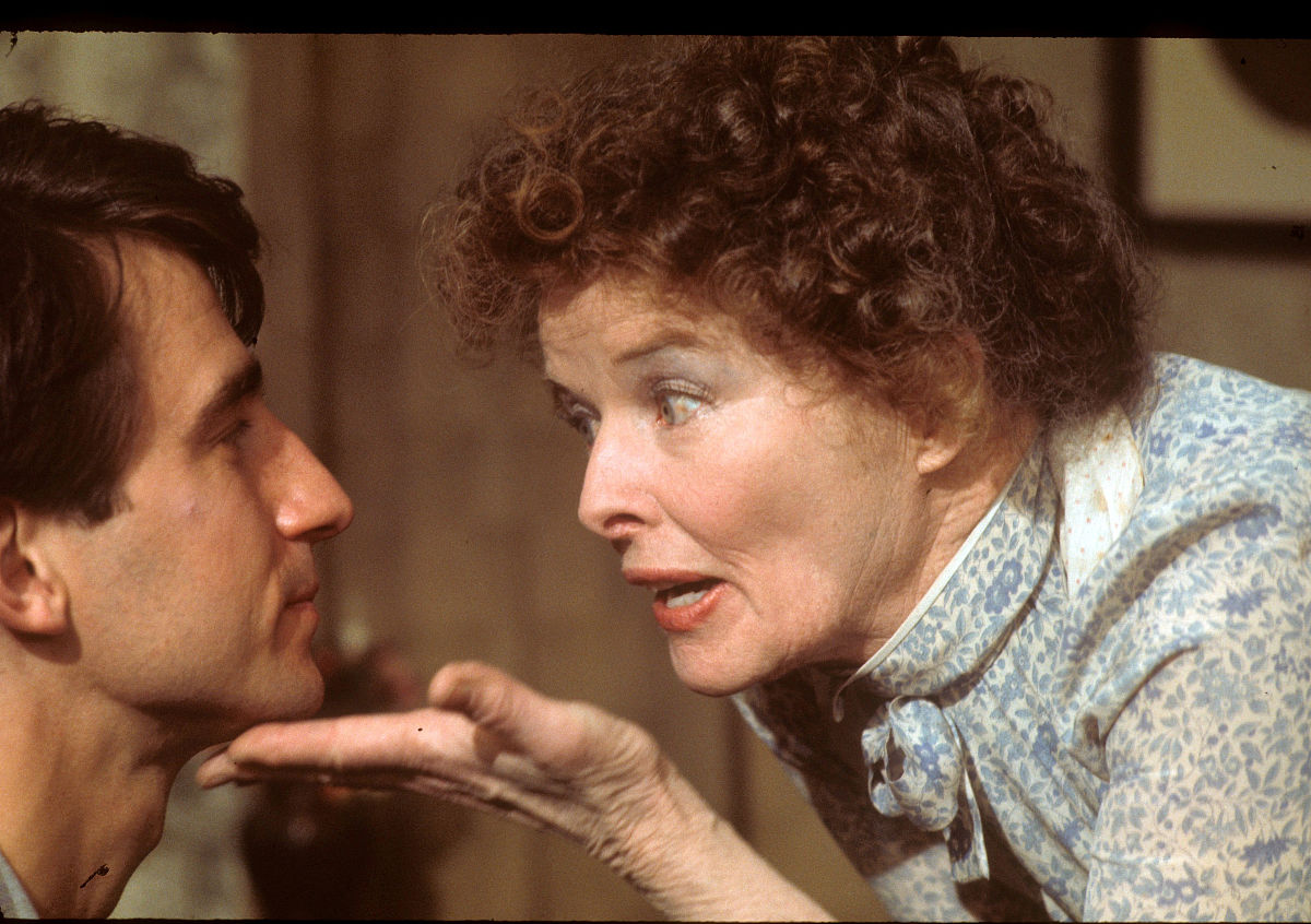 根据电影《窈窕淑女》分析假设女主伊莉莎在最后离开了男主她的生活会是怎样的？请详细描写