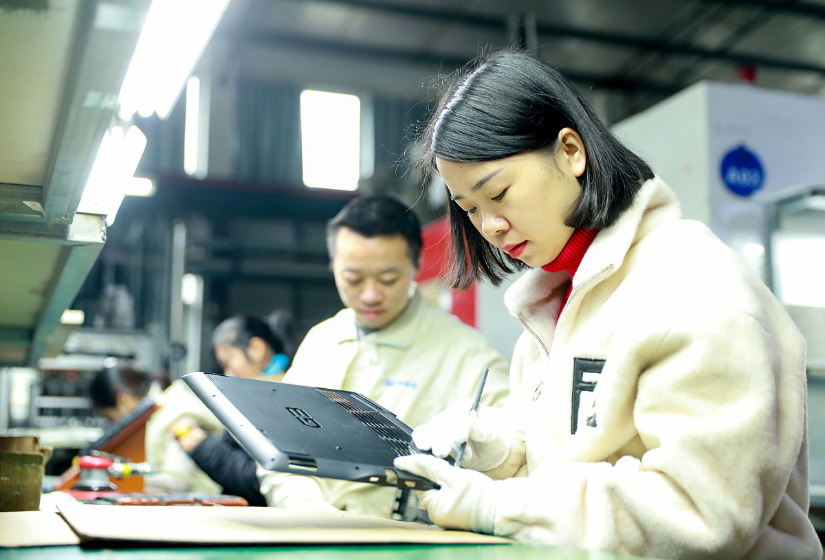 初中生学铁路技术专业怎么样？石家庄铁路学校有保障吗？好不好