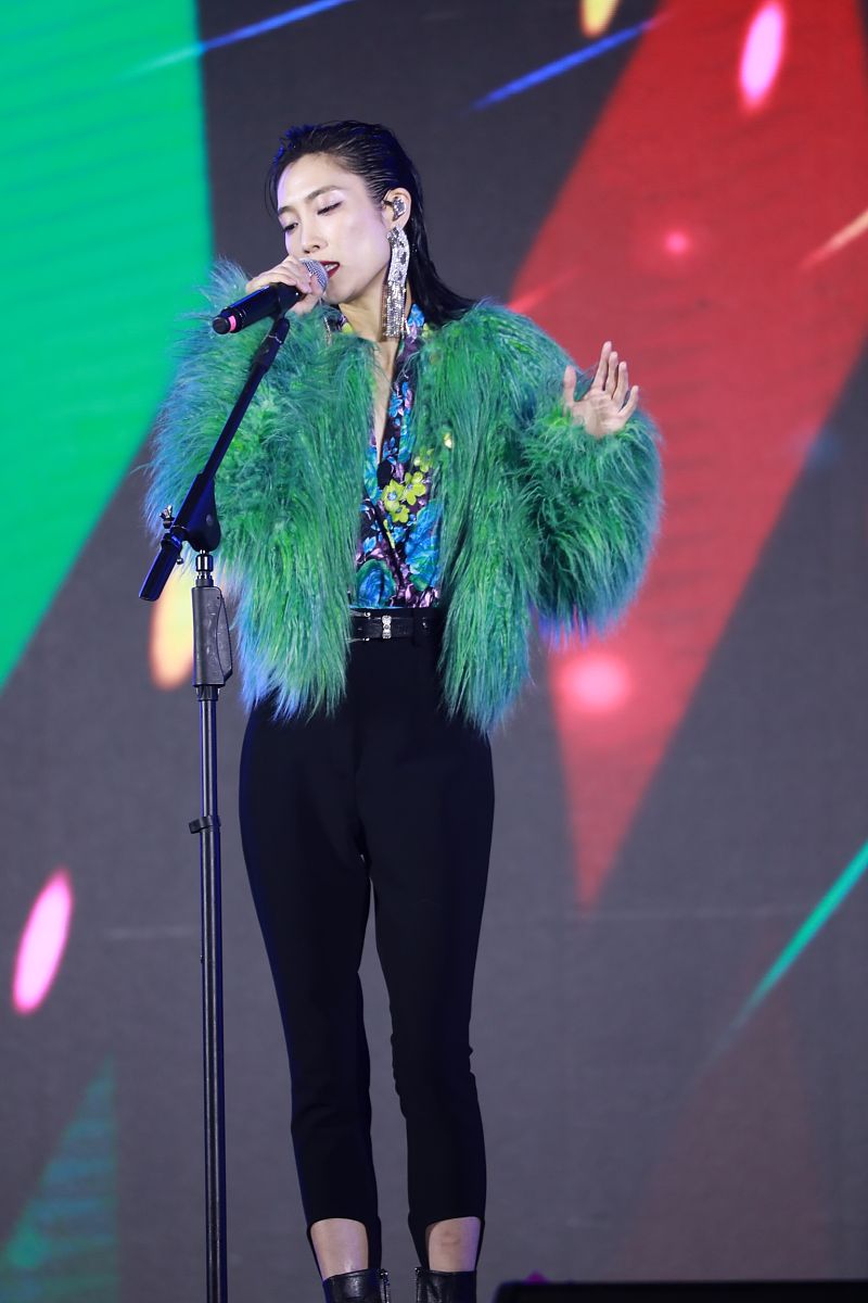 2020年12月24日,上海,明星现身ms上汽r汽车迎新演唱会 .苏诗丁