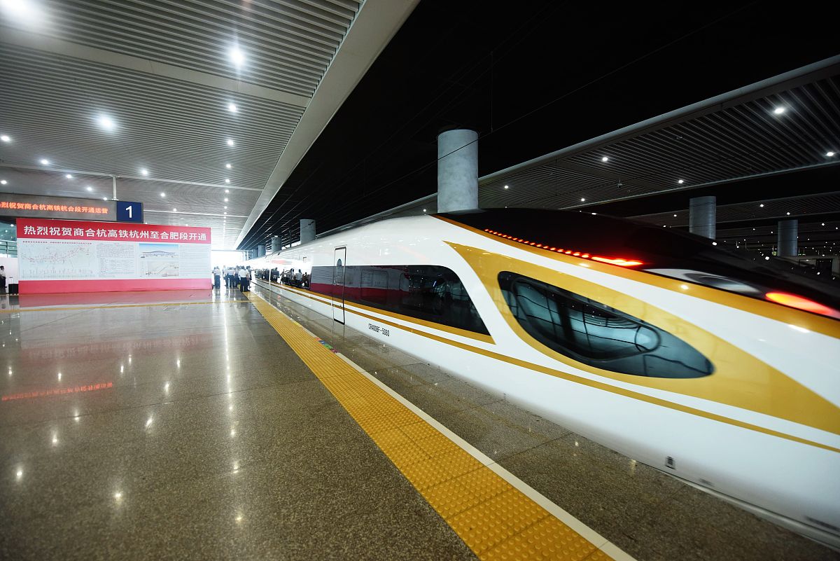 兰州高铁中专学校毕业生：铁路or地铁？就业前景大揭秘！