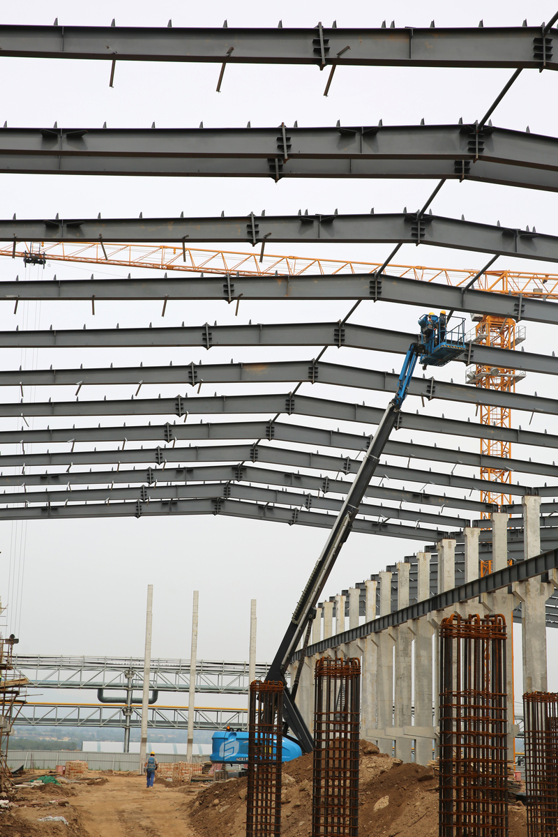 天车防跳钢梁改造待解决的问题：