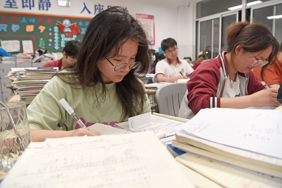 高三同学连续上课十一天？如何安慰和赞赏他！