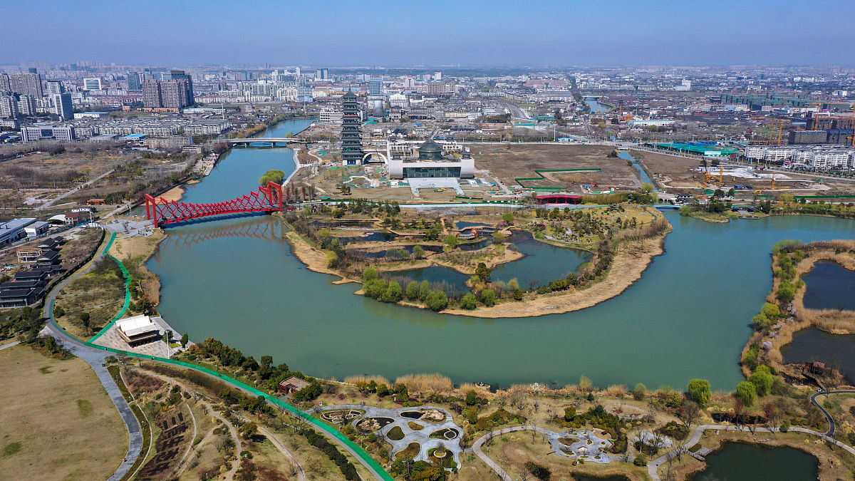 2021年3月2日,航拍江苏省扬州市运河三湾公园,扬州中国大运河博物馆及
