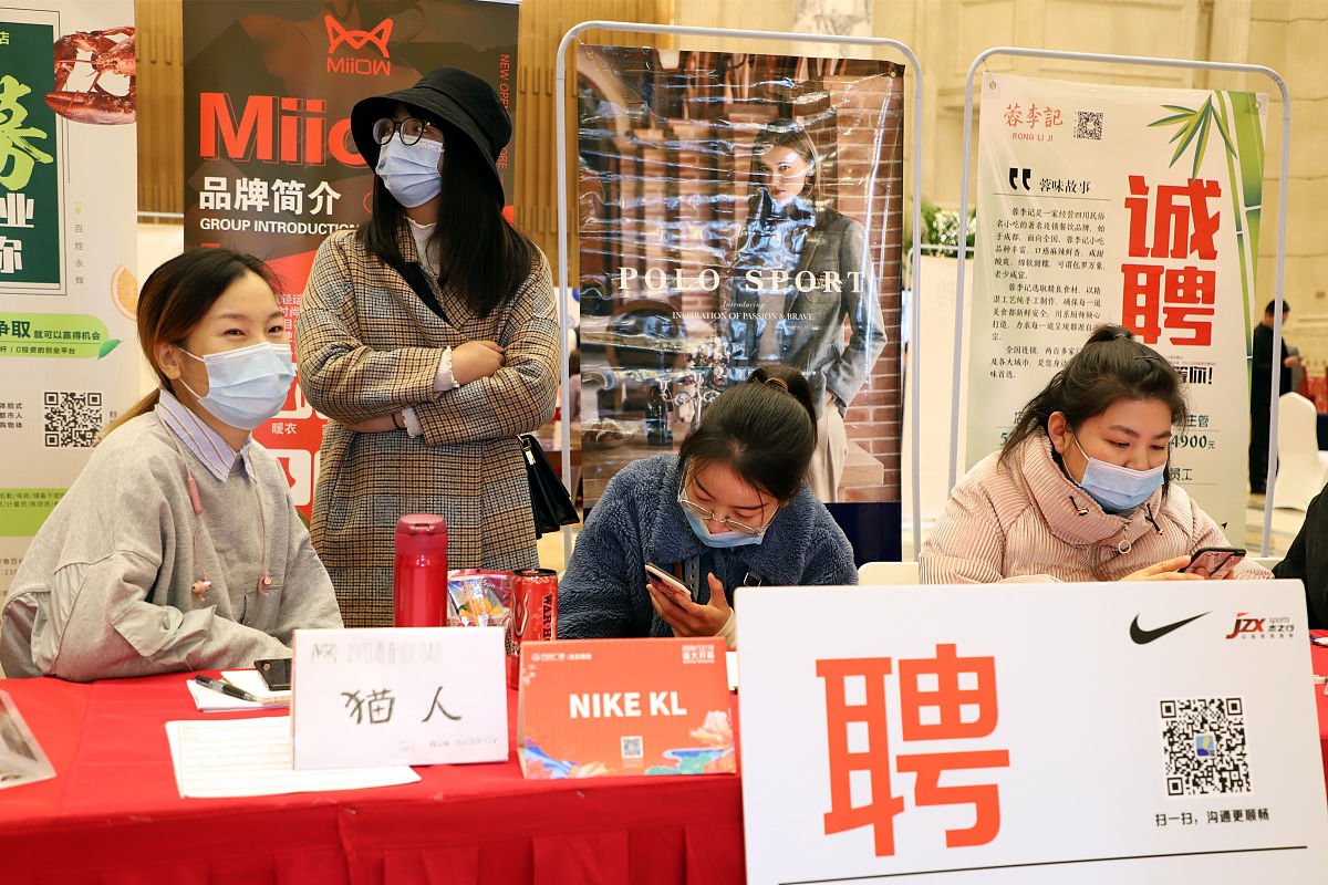 我作为梁山县人社局的工作人员目前派在山东水浒文化传媒有限公司助企在完成日常的指挥部与专班的工作任务外还做了些什么请写一篇月度工作汇报