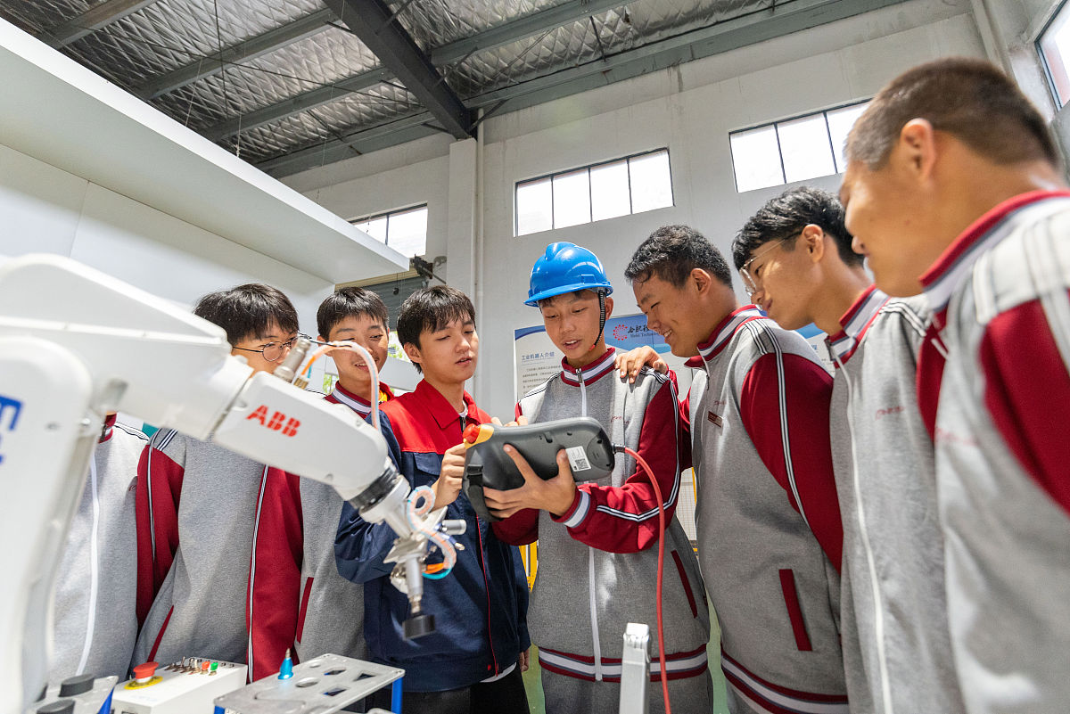 贵阳2023年初中生学轨道交通学校的学校