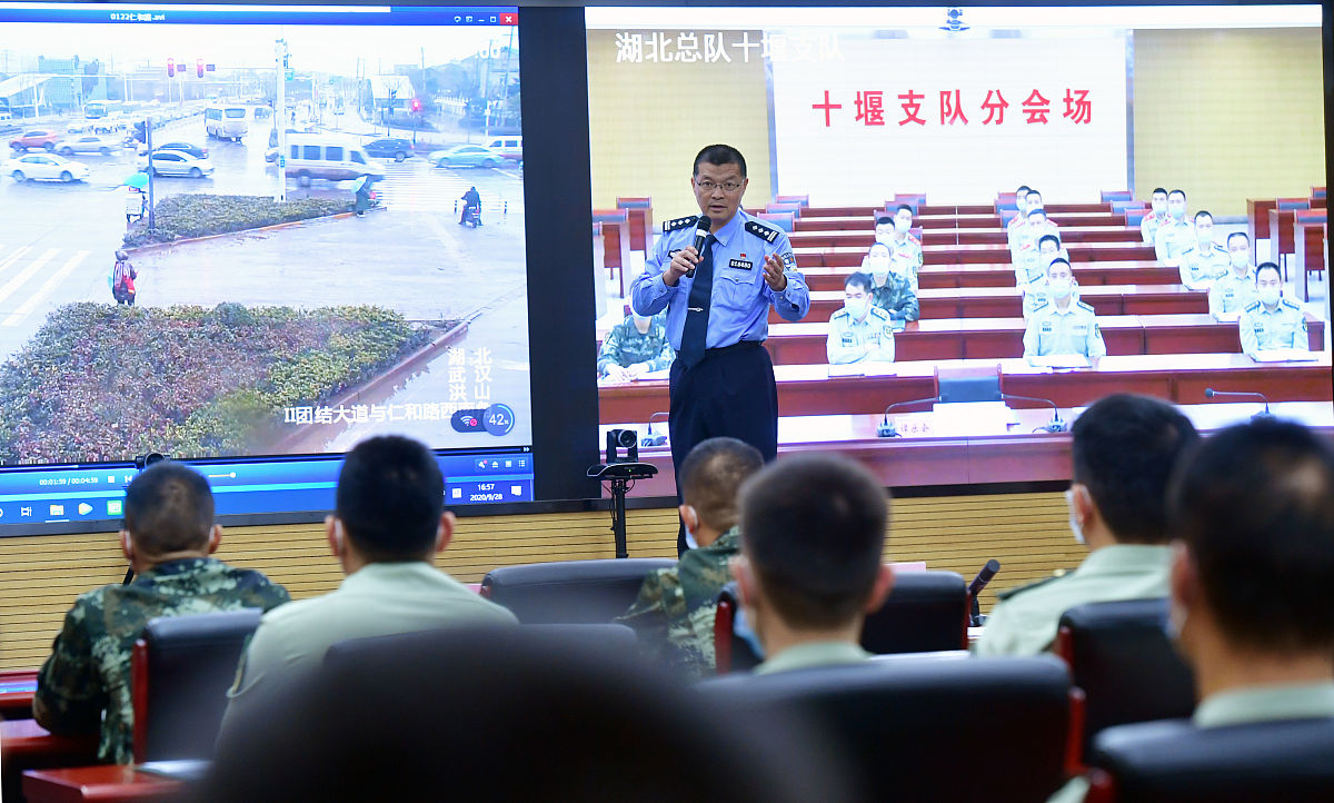 阐述1500字：洞头公安机关最多跑一次改革中通过访谈分析发现：1群众办事成本有效降低2服务效率感知大幅度提升3办事流程便捷度提升4在线办事效率提升5群众获得感和满意度持续提升