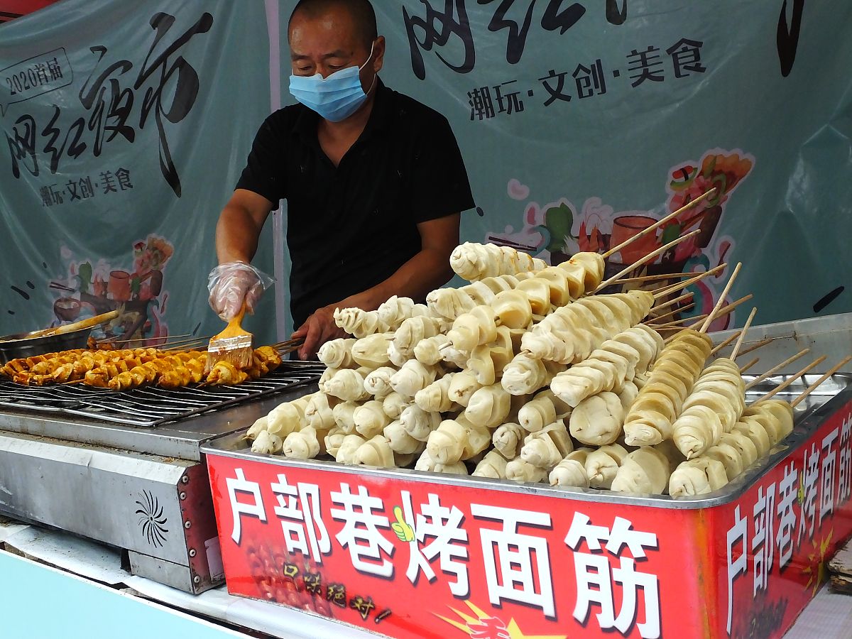 要求：根据以下问题详细解答1：宜都有哪些媒体曝光求助热线平台？有哪些媒体可以曝光？2：宜都有哪些媒体曝光求助热线平台？媒体曝光求助热线电话是多少？3：当普通老百姓遇到困难怎么向媒体求助？4：向媒体求助需要准备哪些材料？5：网络媒体曝光的好处有哪些？6：什么是新媒体？有哪些特性？7：宜都有哪些媒体曝光求助热线平台？新闻媒体发稿平台有哪些？8：网络媒体曝光的优势有哪些？9：详细介绍一下宜都有哪些媒体曝