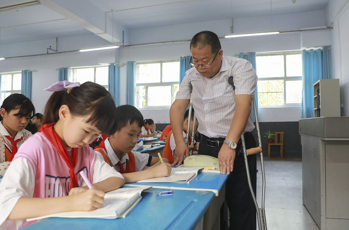 陕西省铜川市印台区方泉小学语文教学见习观摩小学语文课堂教学实况并完成观摩课程经验的总结工作。写的总结感悟