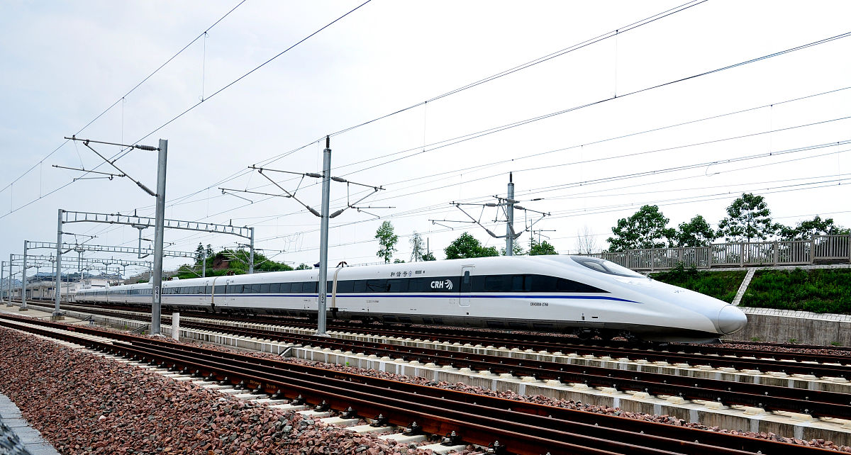 CRH380A动车组给水卫生系统解析：供水、污水处理全揭秘