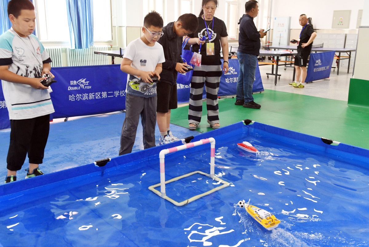 桌上冰壶：趣味新颖的游戏体验