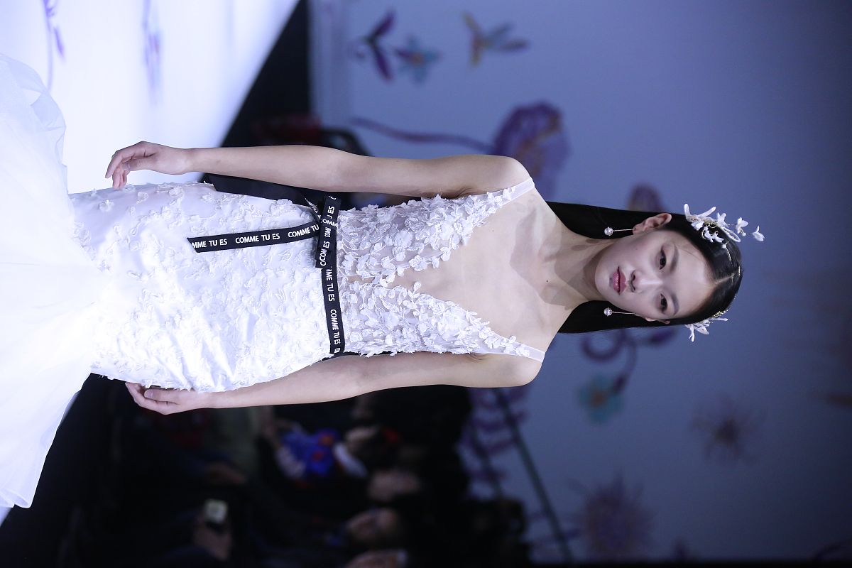 2017年11月4日,北京,2018春夏中国国际时装周:comme tu es·刘嘉 品牌