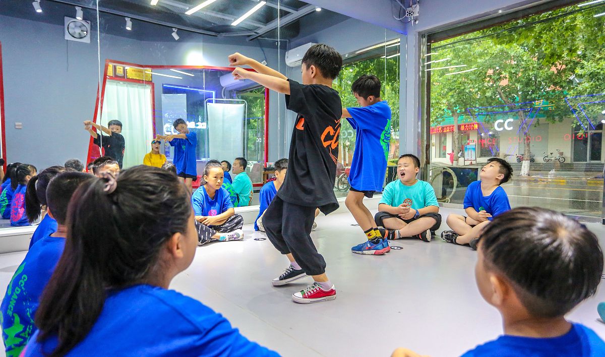 湛江市社区体育公共设施配置问题研究：访谈法应用及意义