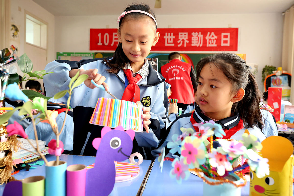 大连商业学校学生手工作品展览