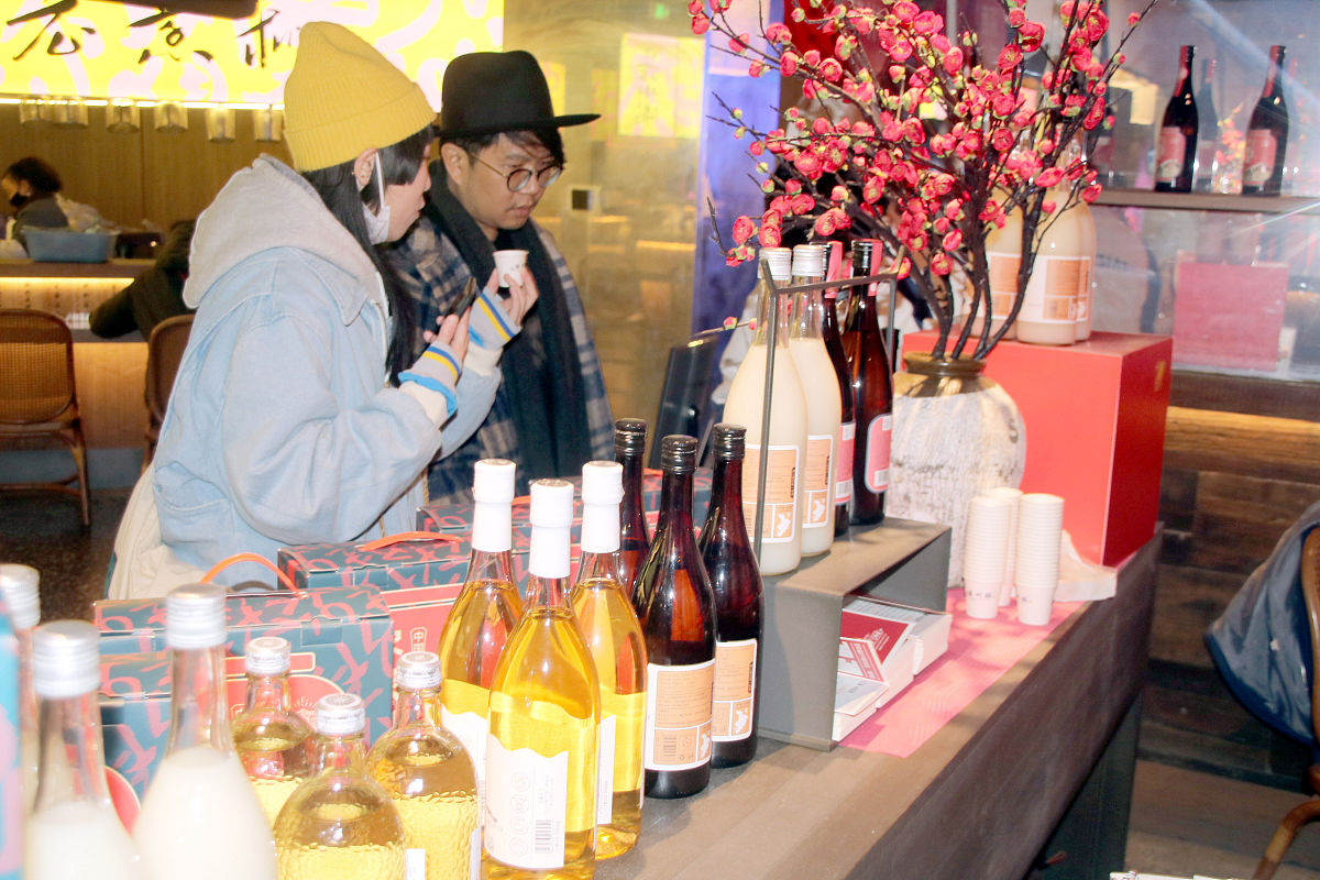 街边调酒摊必备：从酒水到服务，打造人气小店