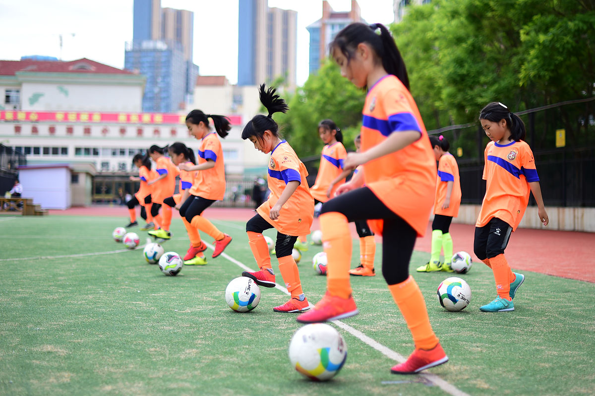 2018年5月25日,青岛."我家孩子刚上小学的时候感觉特怕生,踢了半年球,