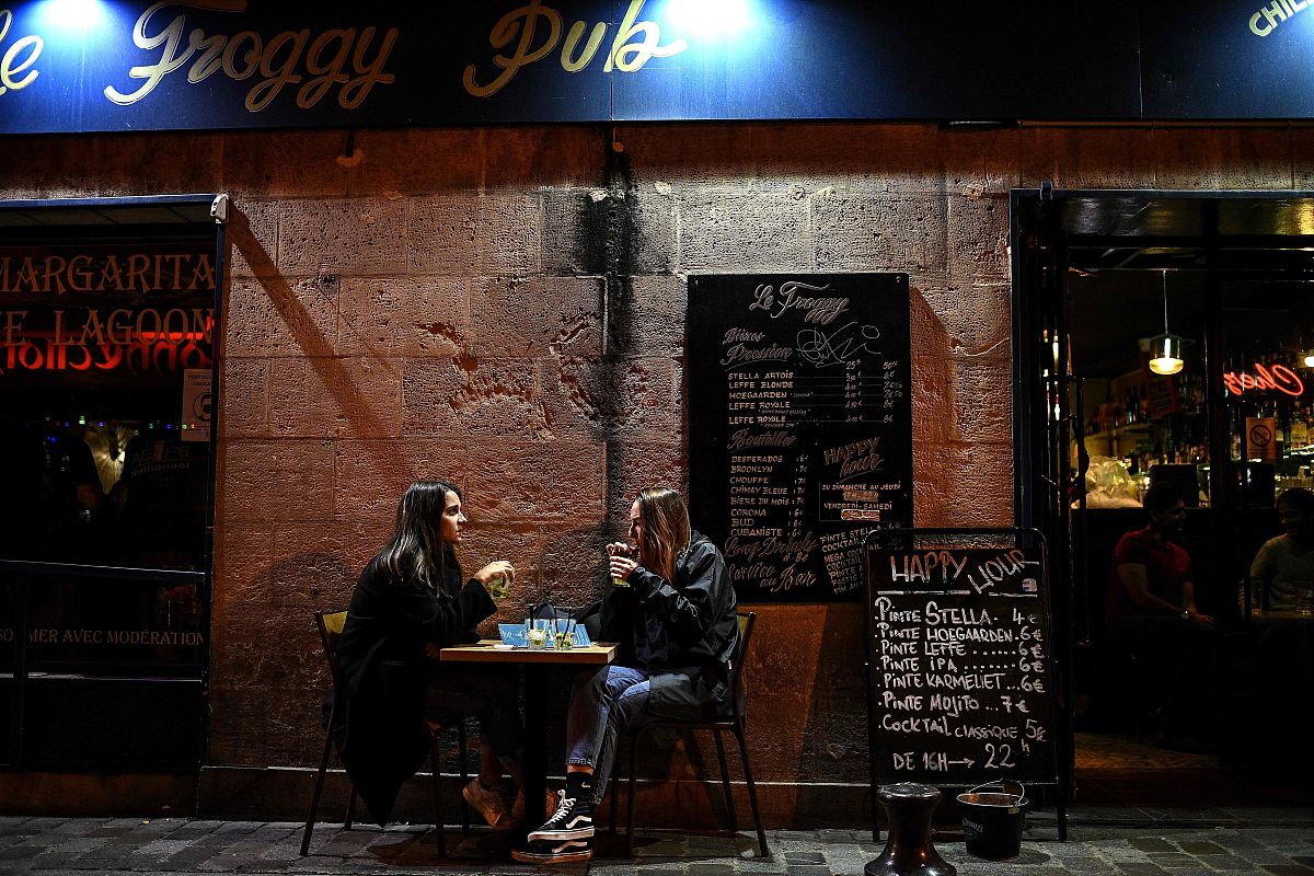 写一首表达希望或者类似情绪的中文城市如R&B、咖啡馆音乐等歌曲歌曲表达的主题为时光歌词结构为Verse1、Verse2、Pre-Chorus1、Chorus1、Chorus2、Verse3、Verse4、Chorus3、Bridge1、Chorus4并确保Verse1、Verse2、Pre-Chorus1、Chorus1、Chorus2、Verse3、Verse4、Chorus3、Bridge1、 写一首表达希望或者类似情绪的中文城市如R&B、咖啡馆音乐等歌曲歌曲表达的主题为时光歌词结构为Verse1、Verse2、Pre-Chorus1、Chorus1、Chorus2、Verse3、Verse4、Chorus3、Bridge1、Chorus4并确保Verse1、Verse2、Pre-Chorus1、Chorus1、Chorus2、Verse3、Verse4、Chorus3、Bridge1、