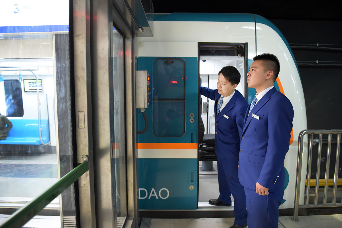 以青岛地铁4号线观象山站开通为话题写一篇稿子突出乘务的努力从优化作业流程、制定可能发生的风险及防范措施、安排人员保障等方面去写800字