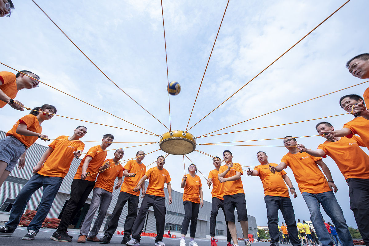 集团各项目营销部：为更好的满足和规范公司项目人员团建需求增强团队凝聚力、感受公司人文关怀公司将员工团建活动作为权利的同时也需要遵循以下管理细则：一、项目组织团建前须提前报备至中心领导报备内容：人员、时间、预计费用否则不予以报销团建费用；二、合理安排团建时间须避开业务繁忙时期充分考虑公司安排；三、合理安排团建地点禁止醉酒、食物中毒等安全隐患；四、项目管理者在团建过程中活跃氛围引导正向话题；五、团建时