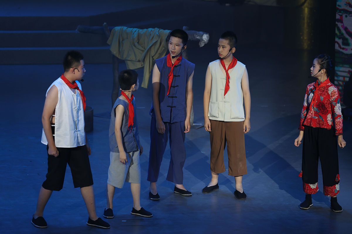 我的童年：一部笑泪交织的长话剧，带你重温纯真岁月