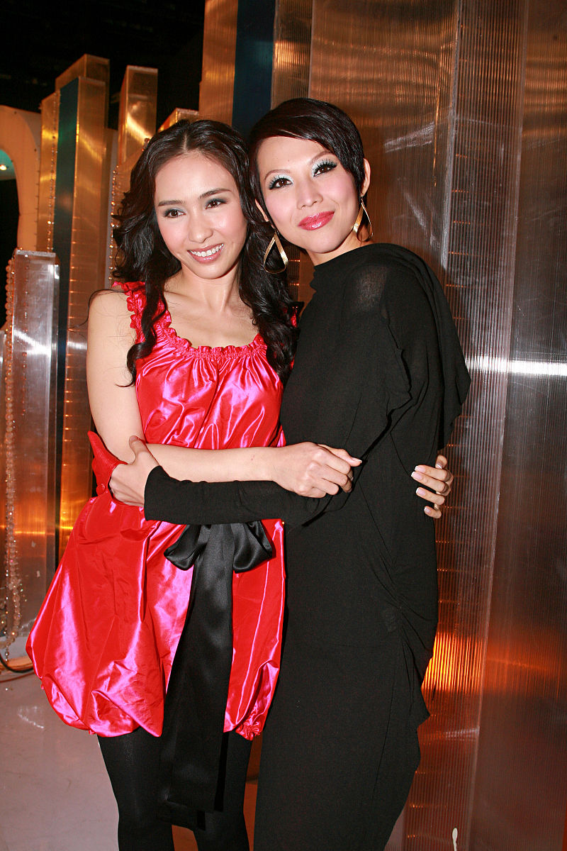 2008年10月20日,香港,tvb娱乐节目《东张西望》录制.黎姿 蔡少芬 +++_