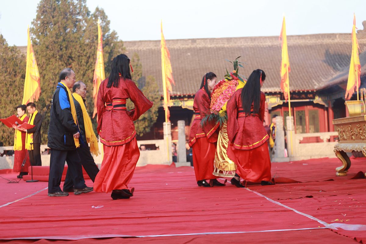 做一个容纳很多内容的软件系统取名想取一个上古兽的名字上古兽最好有容纳万物的意思有没有推荐