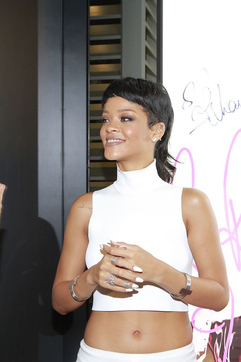 2013年9月15日,香港,明星出席m. a. c.新店开幕礼.蕾哈娜(rihanna)