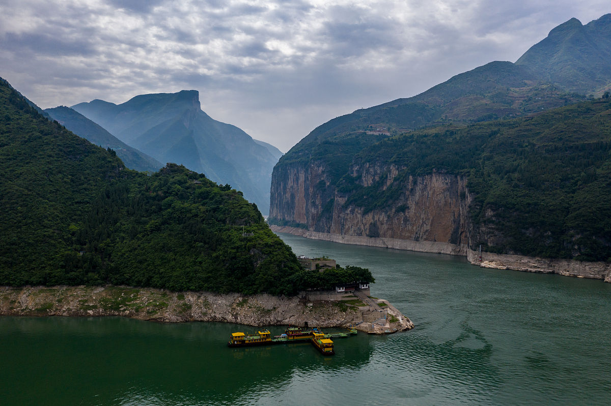 重庆旅游必打卡：两江汇流、三峡夔门、鹅公岩大桥、洪崖洞