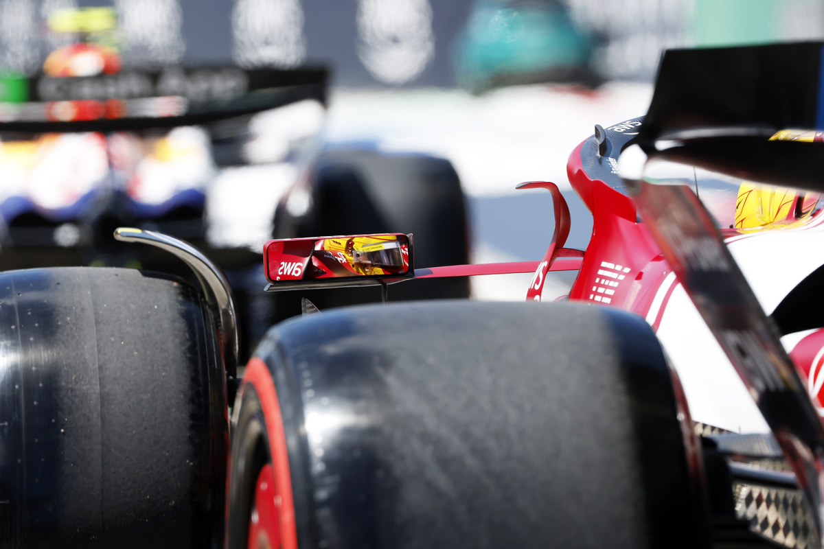 描述赛车比赛的文案编写重点描述参赛选手实力很强