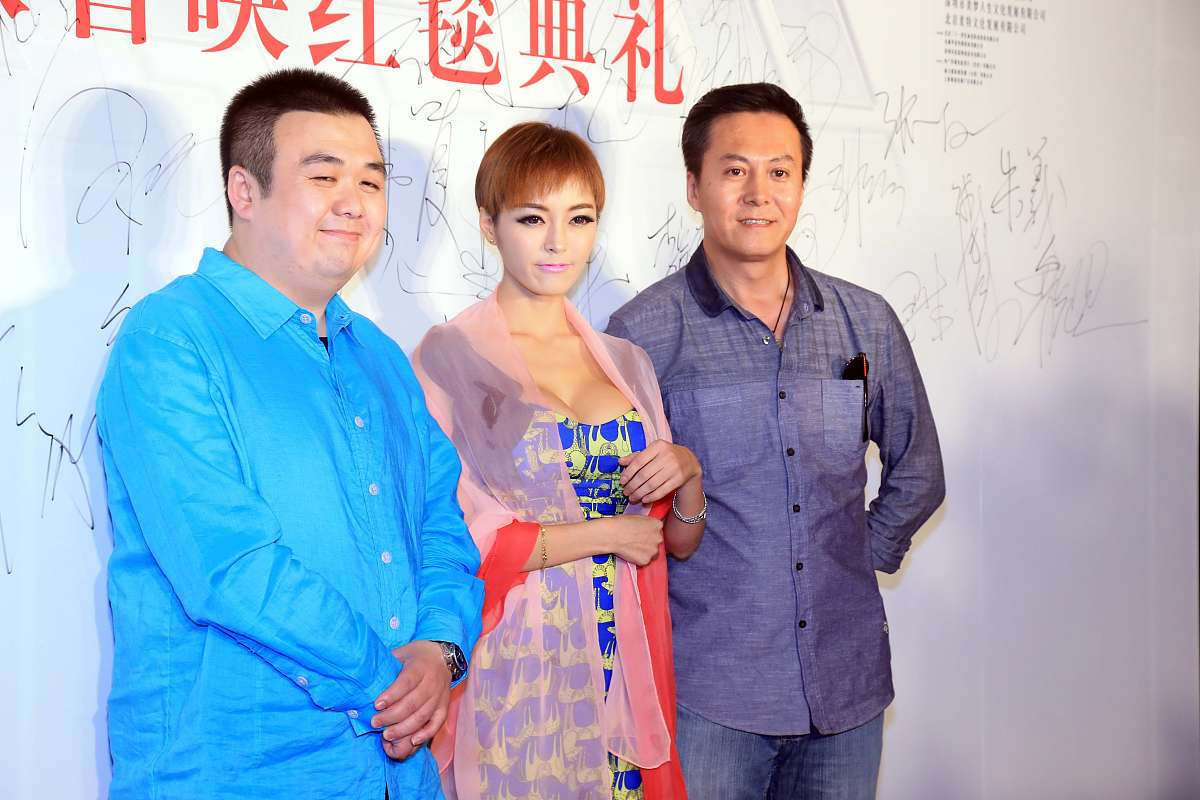 2013年09月11日,北京,电影《全民目击》首映红毯.