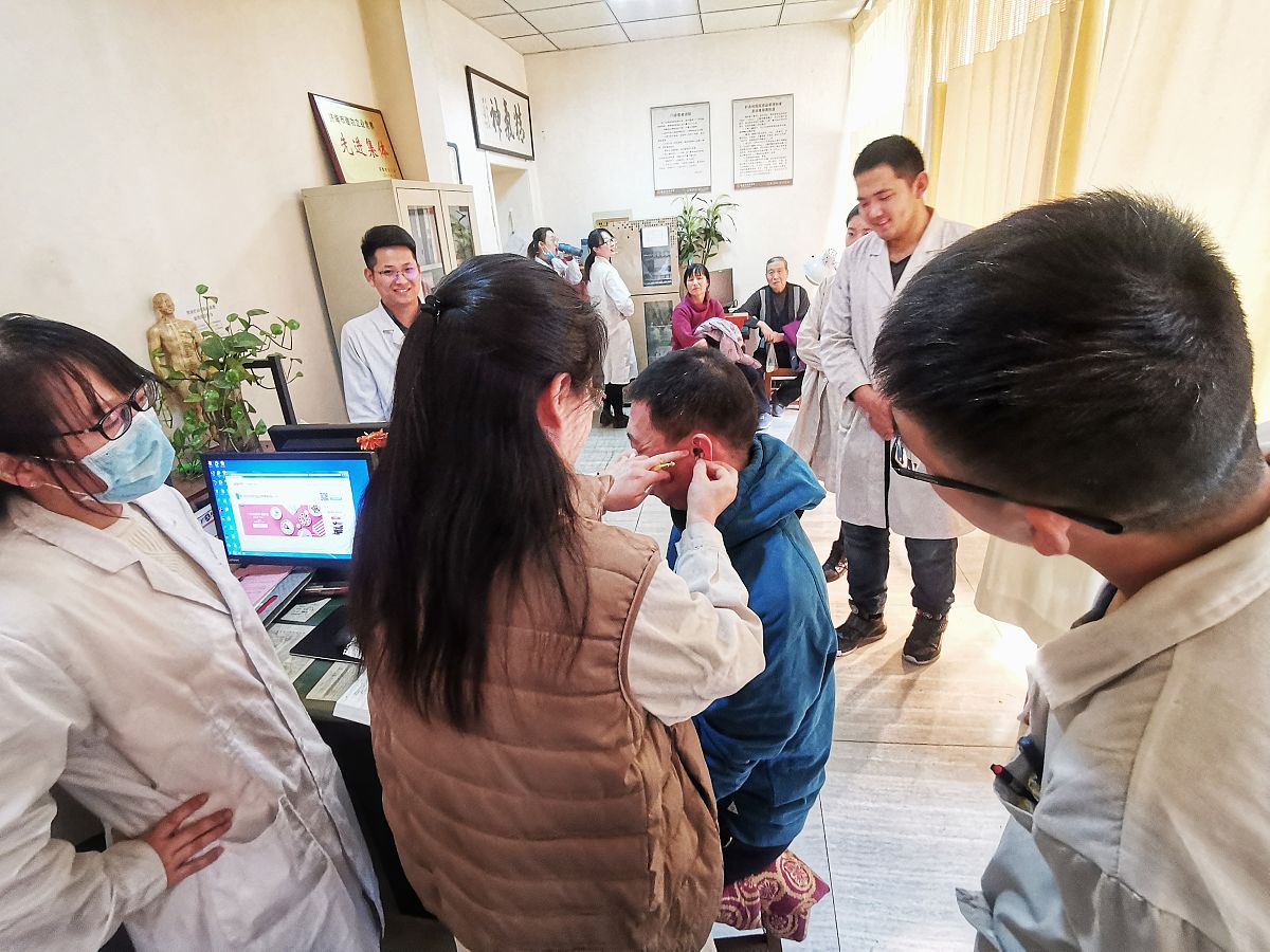 大同盲聋职业中学盲人按摩专业：优势、不足及盲人就业探讨