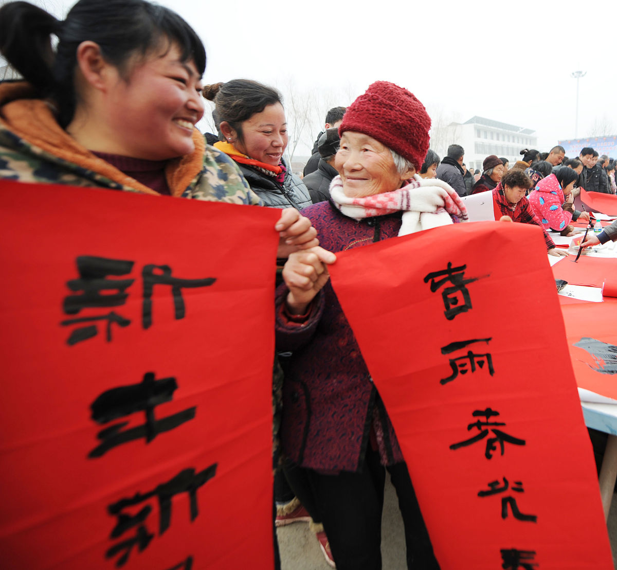 2018年1月18日,在安徽省亳州市谯城区五马镇吴小阁新村,书法家在"三下