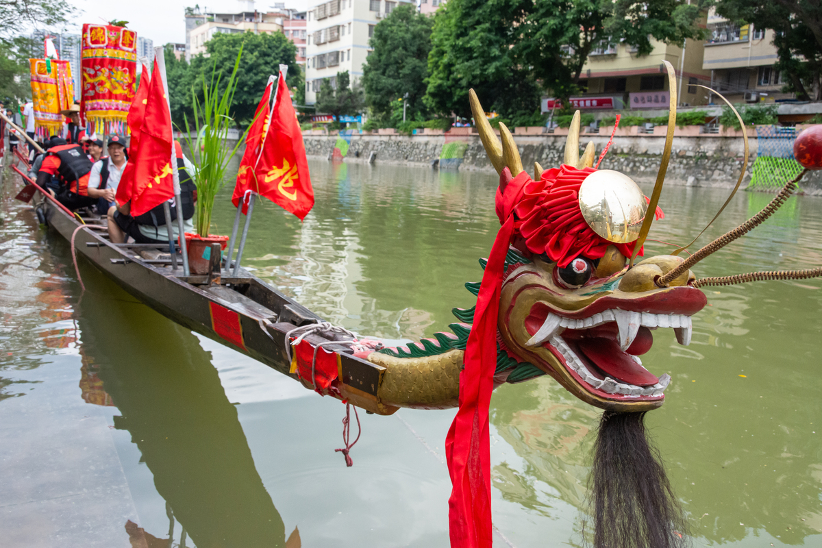 江西樟树市端午节：龙舟竞渡，激情无限