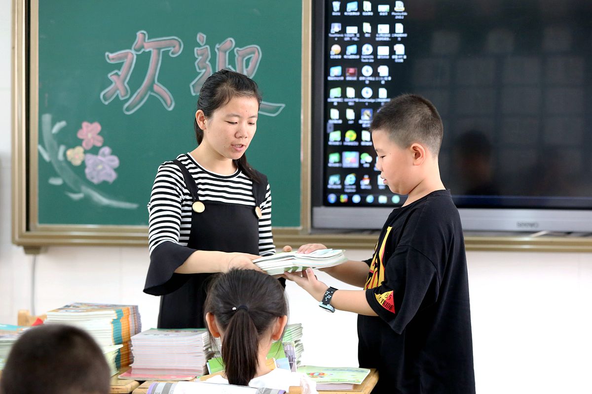 我的同桌李明：优秀、多才多艺的好伙伴