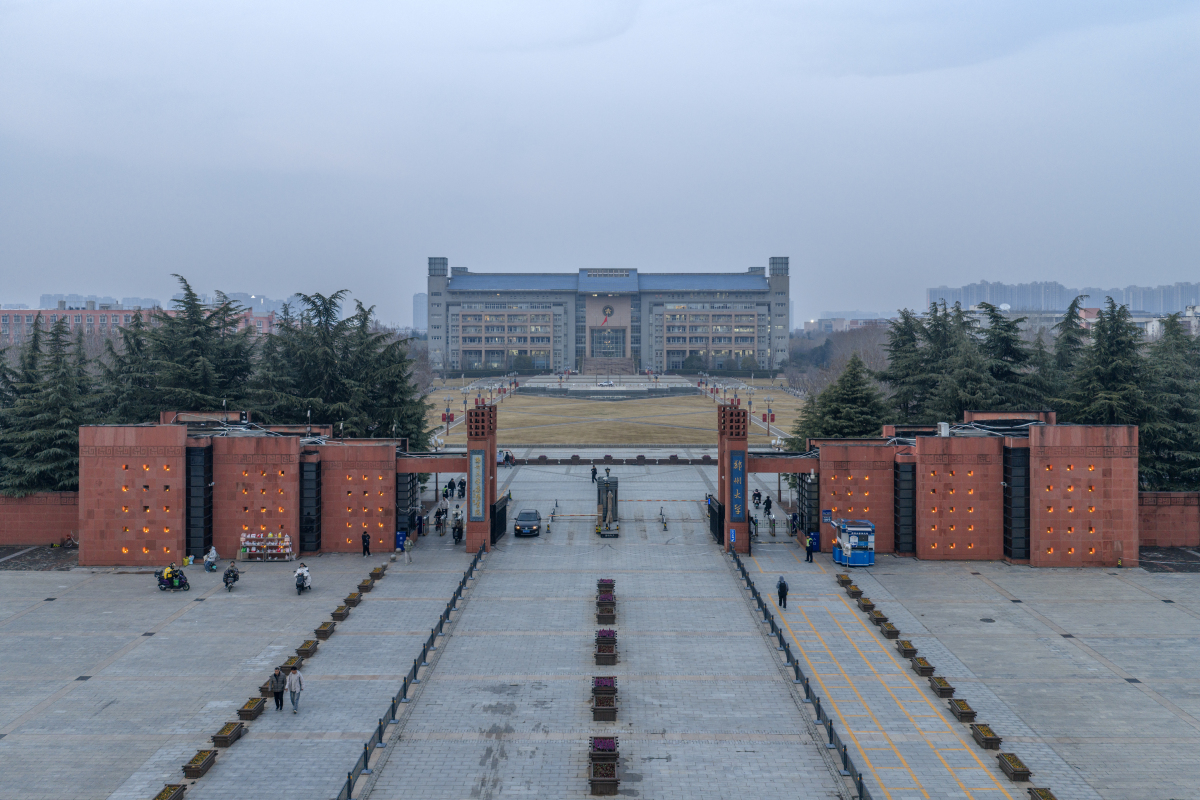 2026年3月2日,郑州大学主校区校园风光.