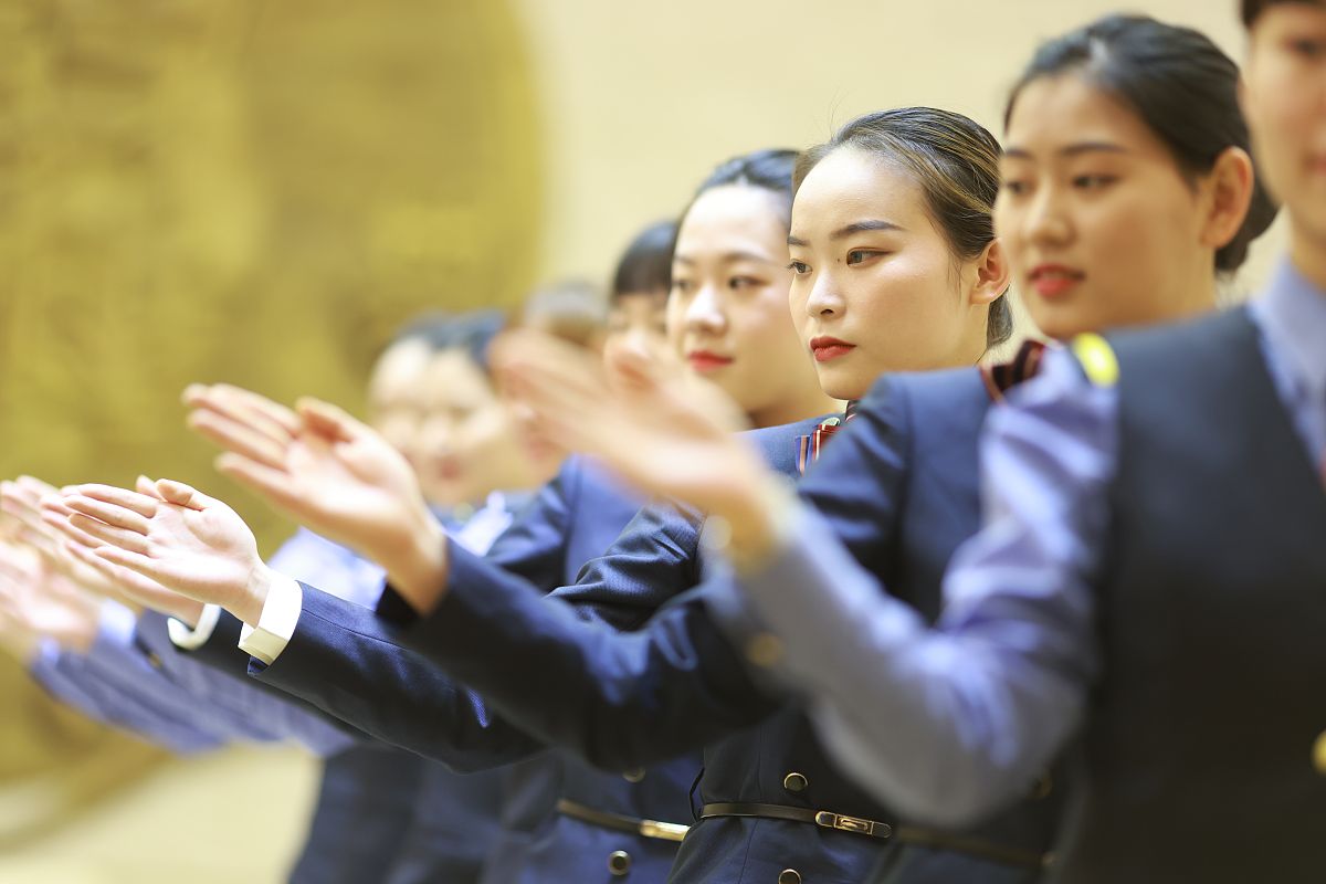 成都高铁学校-铁路工人是重要的铁路运营基础 成都高铁学校-铁路工人是重要的铁路运营基础