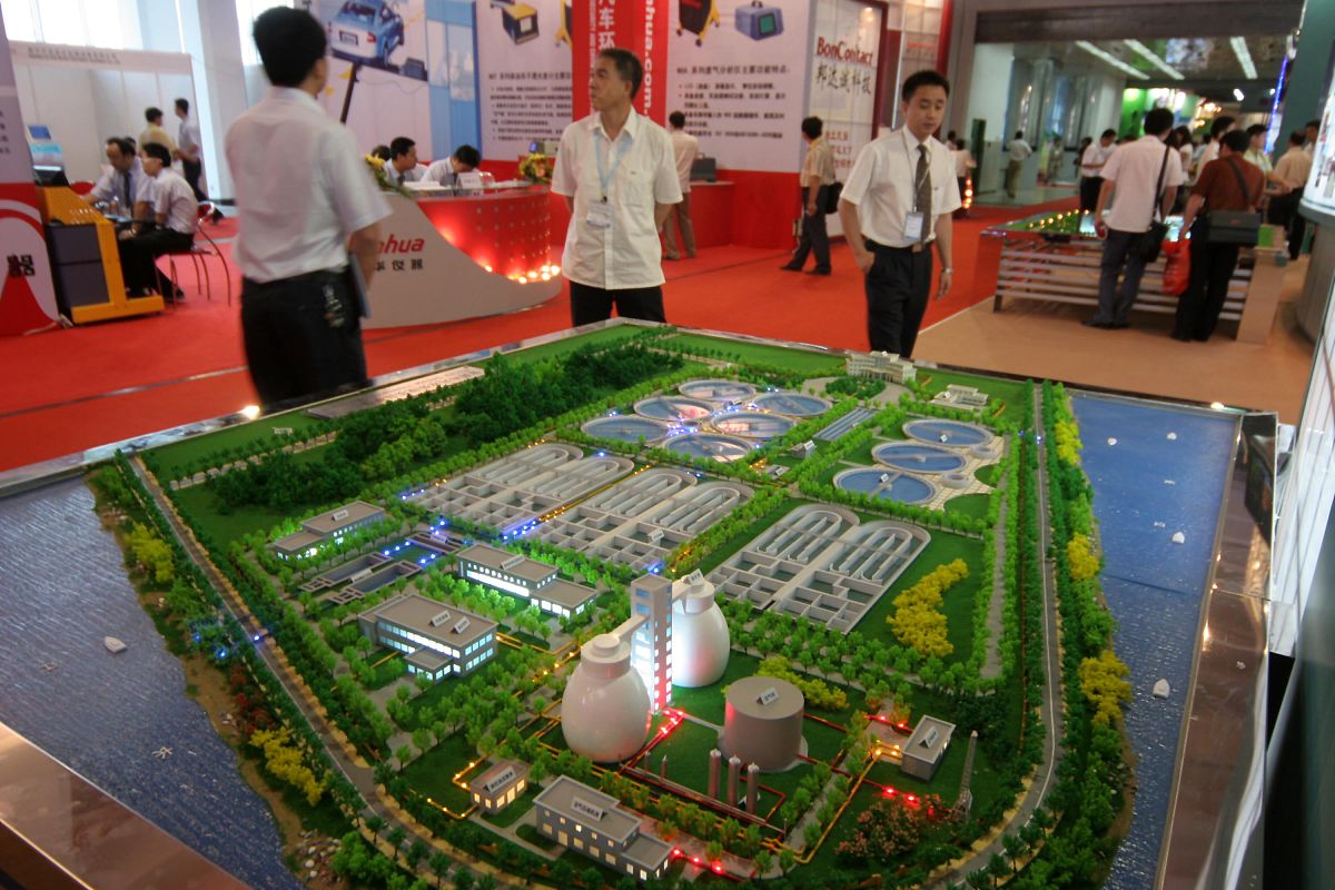 帮我详细写一下国外城市污水处理研究现状