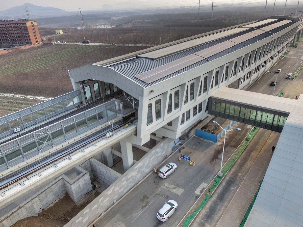 济南西站东广场：废旧高铁头变身网红打卡地！