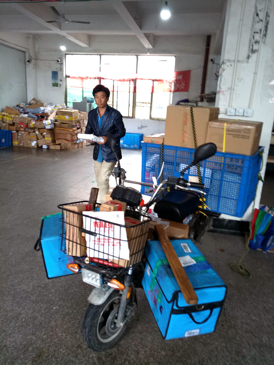 浙江最大快递员社区：家的温暖，工作的动力！