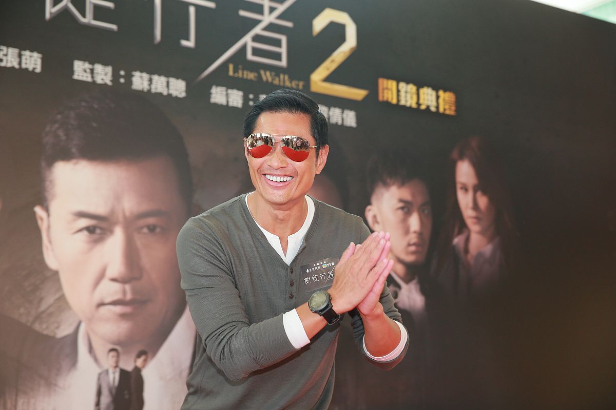 英雄本色：香港黑帮电影经典之作