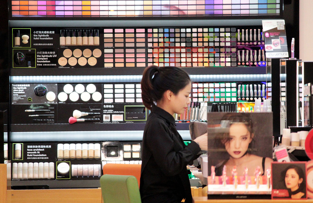 美宝莲VS完美日记：品牌内在属性大PK