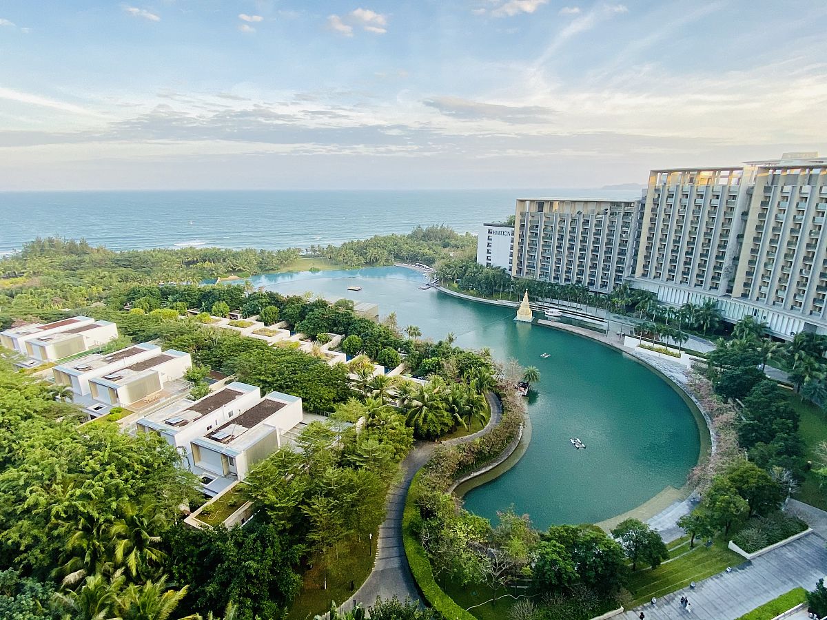 改成海口旅游目的地本文主要选取三亚海棠湾的高星级酒店为研究对象主要对三亚海棠湾民生威斯汀度假酒店、三亚亚特兰蒂斯酒店、三亚香格里拉酒店、三亚海棠湾天房洲际酒店、三亚海棠湾君悦酒店这五家酒店的携程上的差评进行抓取运用了后裔软件进行网络差评的抓取三亚高星级酒店的差评选择是以 2020 年 1 月 1 日-2022 年 1 月 1 日为选区的范围。然后运用 ROST 文本分析软件对酒店的网络差评进行高频