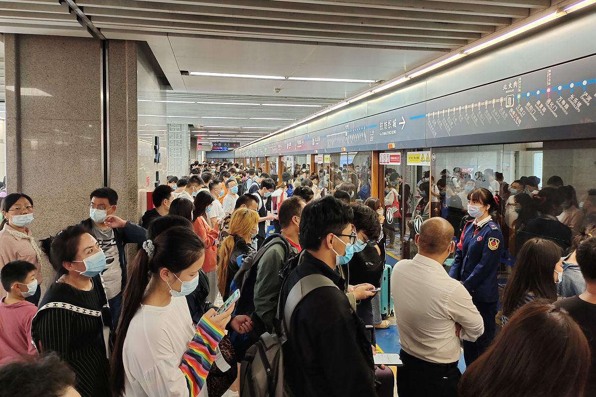 西安地铁大客流现场处置优化策略：从运营流程角度探究