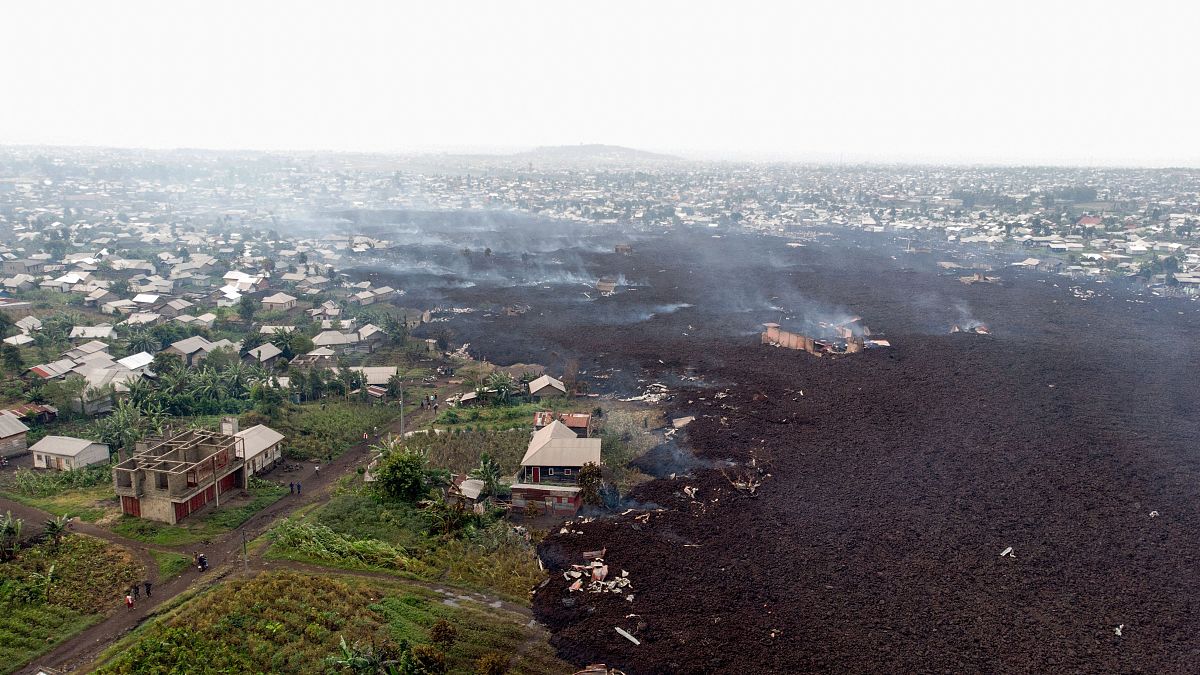 当地时间2021年5月23日,刚果(金)戈马附近,尼拉贡戈火山喷发已致13人