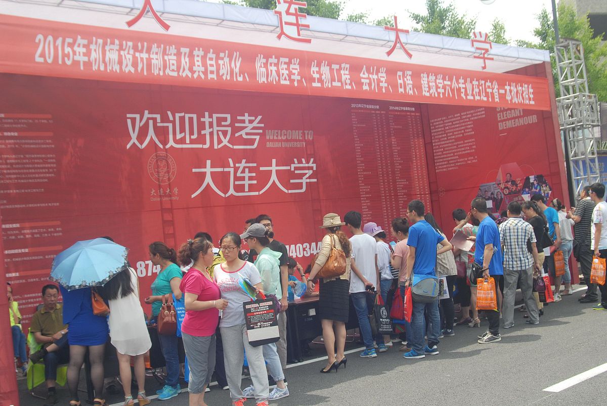 我想联合各大学创办一次迎接新生的活动目前需要给活动起一个名字帮我列20个名字