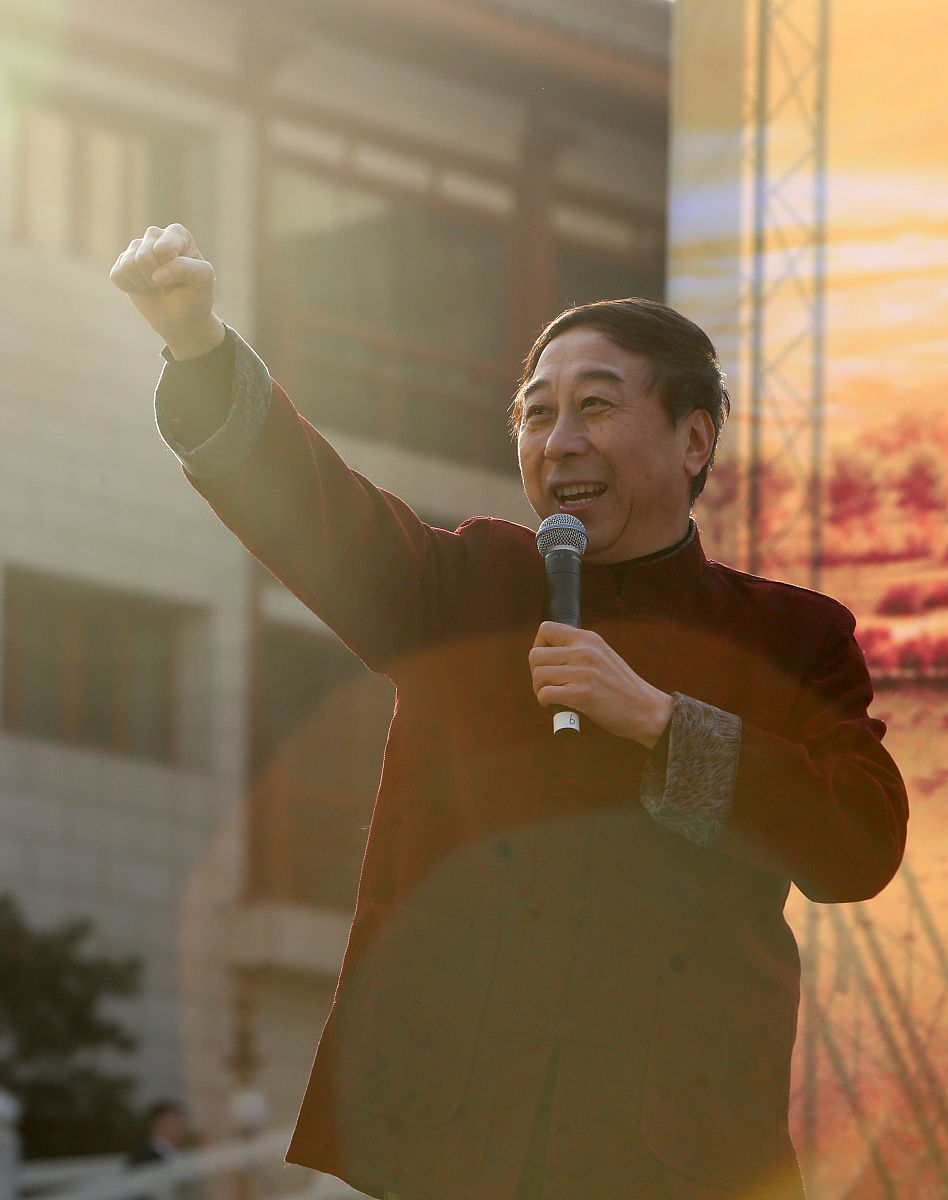 2014年01月13日,西安,众位中国广播艺术团演员亮相西安地大唐西市,为