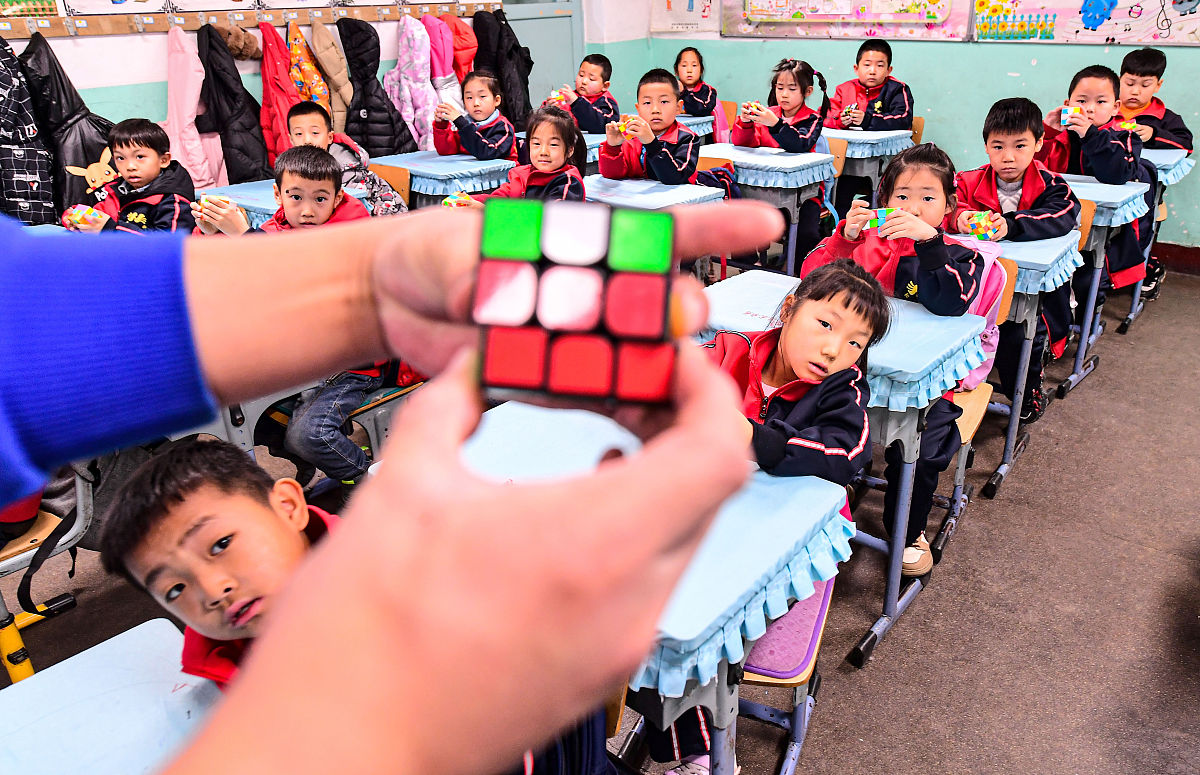 云南河口初中生读高铁学校：学几年？值不值？