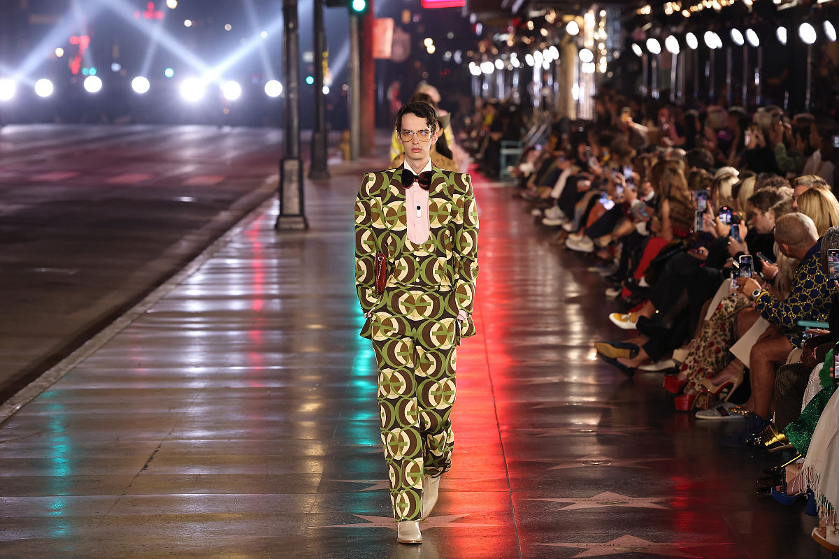 2024春夏时装周：Gucci、Versace、H&M等品牌发布新品，上海时装周规模超预期